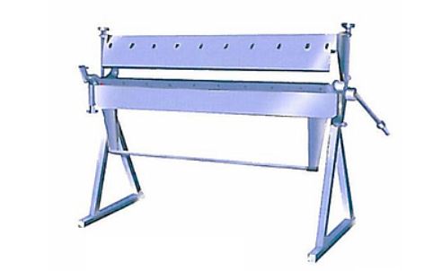 Sheet metal rolling machine used for forming curved metal parts