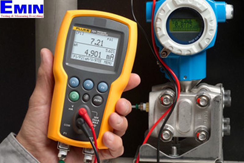 Portable pressure calibrator used for field pressure and loop testing